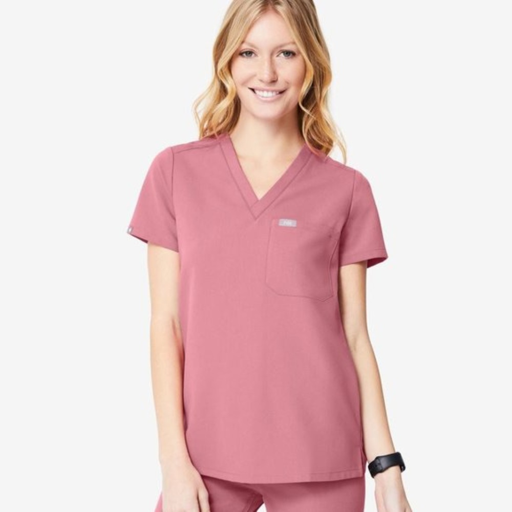 Figs mauve Catarina scrub top